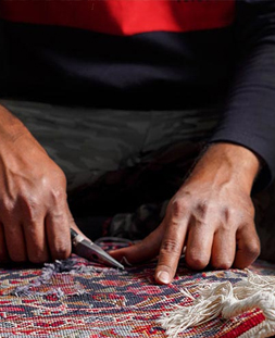 رفو گری قالی در قالیشویی زعفرانیه